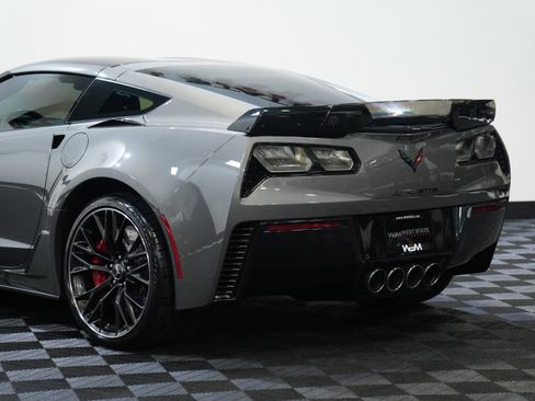 Used 2015 Chevrolet Corvette Z06 w/ 3LZ Preferred Equipment Group image 16