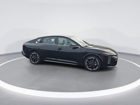 Used 2025 Kia K4 GT-Line w/ GT-Line Premium Package FWD image 2