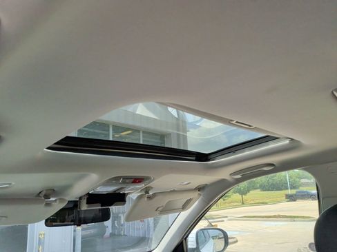 Used 2025 Kia Telluride S FWD image 12