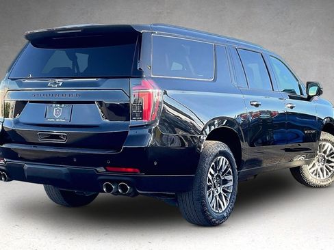 Used 2025 Chevrolet Suburban Z71 image 33