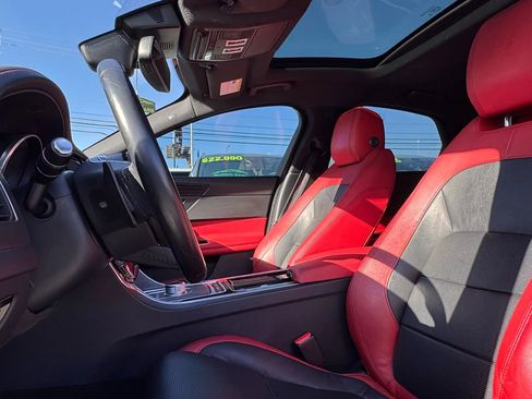Used 2016 Jaguar XF S image 12