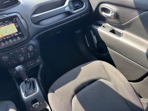 Used 2023 Jeep Renegade Latitude AWD/4WD image 17