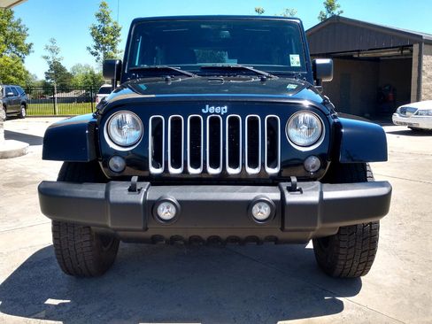 Used 2016 Jeep Wrangler Unlimited Sahara image 10