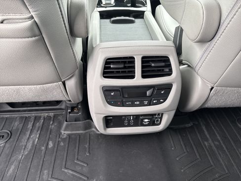 Used 2019 Honda Pilot Touring image 14