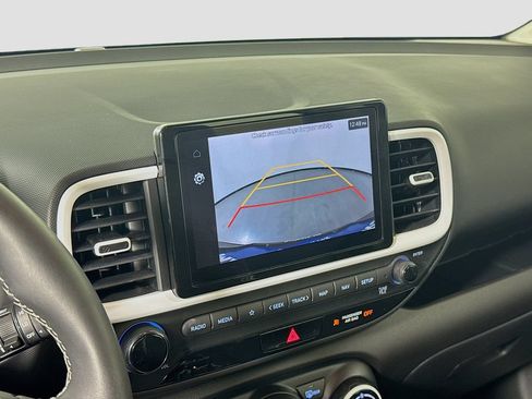 Used 2025 Hyundai Venue Limited FWD image 14