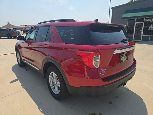 Used 2022 Ford Explorer XLT w/ Class IV Trailer Tow Package AWD/4WD image 3