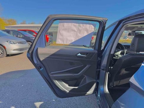 Used 2019 Volkswagen Jetta SE w/ Cold Weather Package image 15