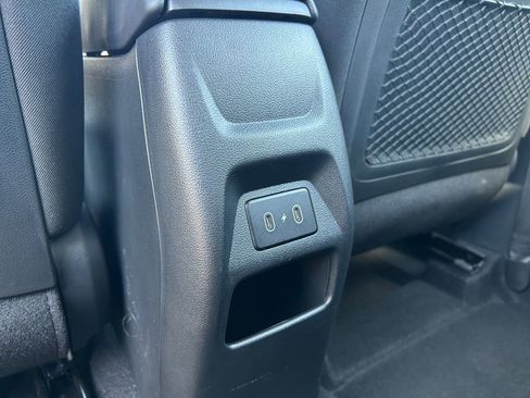 Certified 2025 Hyundai Venue SEL FWD image 32