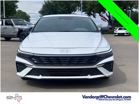 Used 2025 Hyundai Elantra Sport FWD image 3