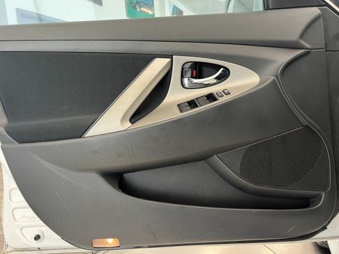 Used 2010 Toyota Camry LE FWD image 12