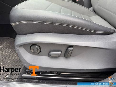 Used 2023 Volkswagen Taos SE w/ Panoramic Sunroof Package image 18