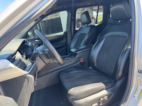 Used 2024 Jeep Grand Cherokee Altitude AWD/4WD image 15