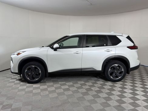 Used 2024 Nissan Rogue SV AWD/4WD image 2