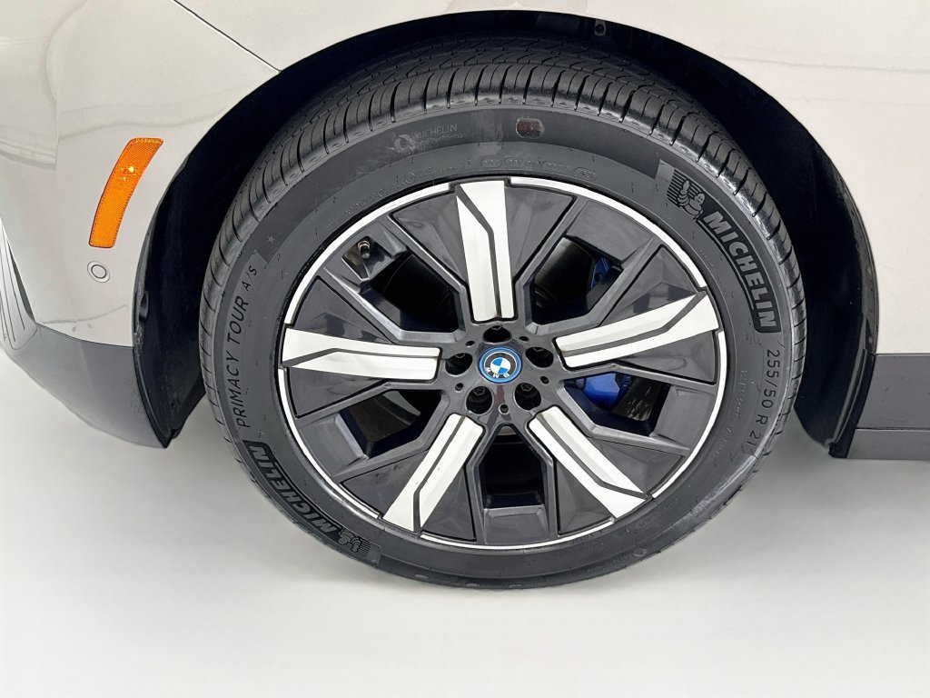 Certified 2024 BMW iX xDrive50 w/ Premium Package AWD/4WD image 28