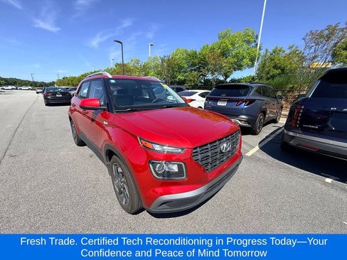 Used 2023 Hyundai Venue SEL FWD image 6