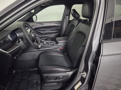 New 2026 Jeep Grand Cherokee L 2WD image 9