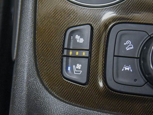 Used 2023 GMC Acadia AT4 image 33