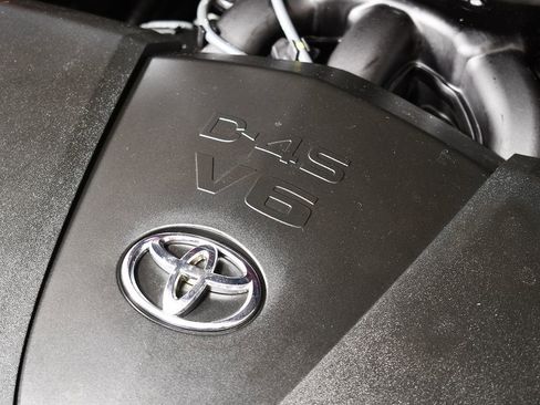 Used 2017 Toyota Highlander Limited image 59