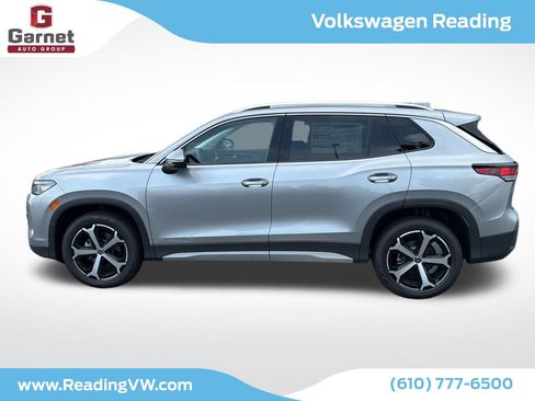 New 2025 Volkswagen Tiguan SE image 8