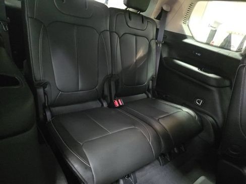 Used 2023 Jeep Grand Cherokee L Limited AWD/4WD image 10