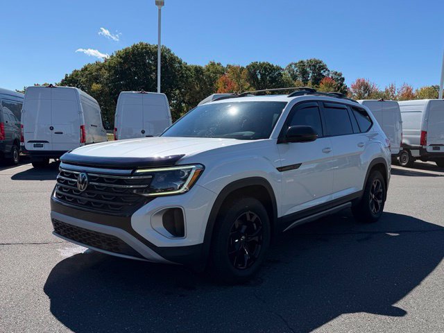Used 2024 Volkswagen Atlas Peak Edition SEL AWD/4WD image 3