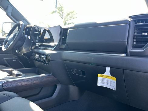 New 2025 GMC Sierra 2500 SLT w/ SLT Convenience Package image 31