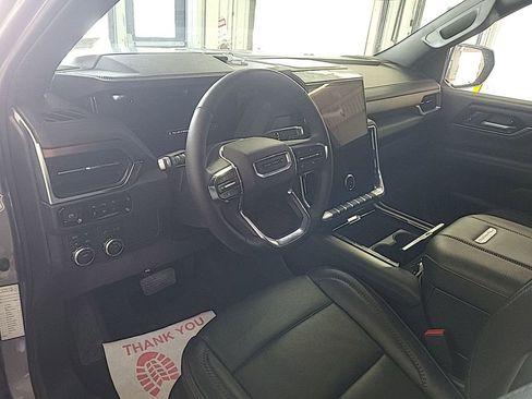 Used 2025 GMC Yukon XL Denali AWD/4WD image 10