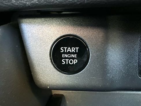 Used 2024 Nissan Rogue SV AWD/4WD image 30