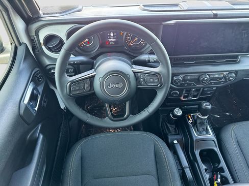 Used 2025 Jeep Wrangler Unlimited Sport AWD/4WD image 15