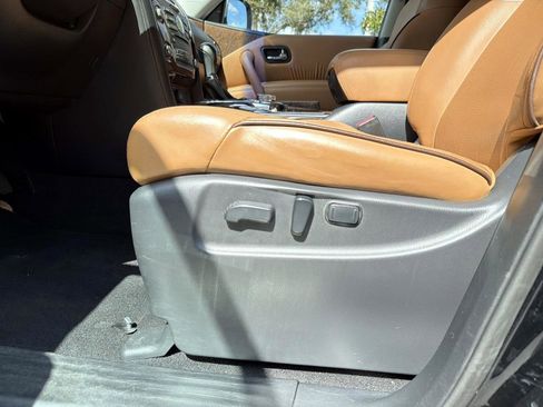 Used 2016 INFINITI QX80 4WD w/ Signature Edition Package image 10