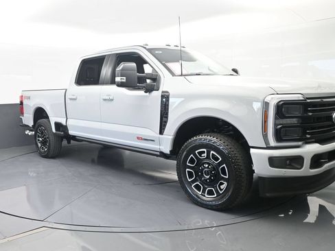 Used 2026 Ford F350 Platinum w/ FX4 Off-Road Package AWD/4WD image 9