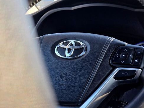 Used 2014 Toyota Highlander Limited Platinum image 12