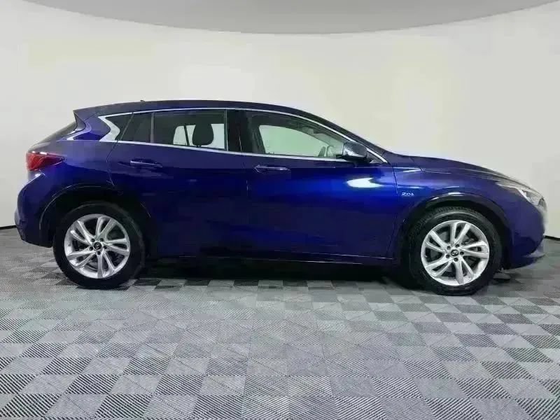 Used 2017 INFINITI QX30 FWD image 7