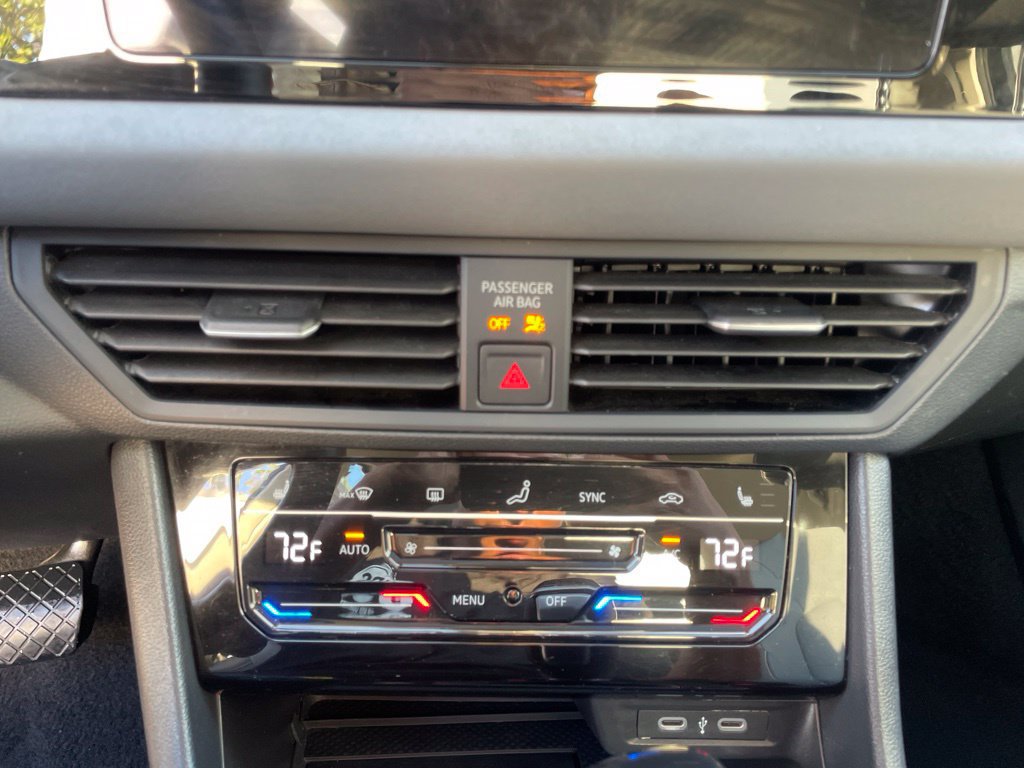 Used 2025 Volkswagen Jetta SE FWD image 12