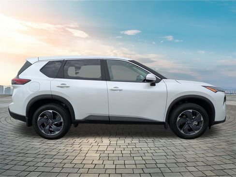 Certified 2025 Nissan Rogue SV FWD image 4