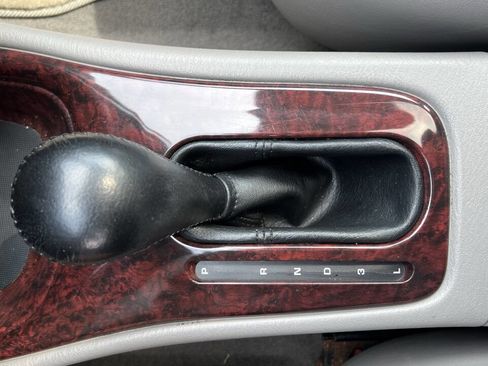 Used 2004 Chrysler Concorde LXi image 23