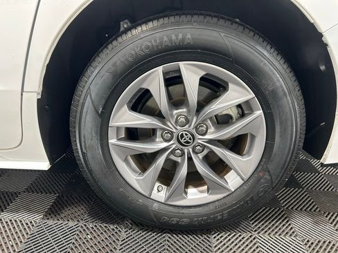 Used 2024 Toyota Sienna LE image 34