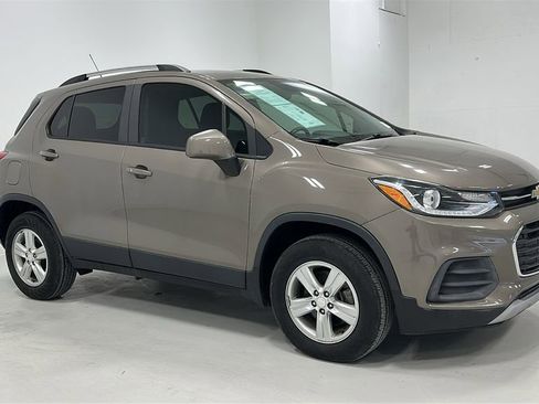 Used 2022 Chevrolet Trax LT w/ Premium Seat Package AWD/4WD image 8