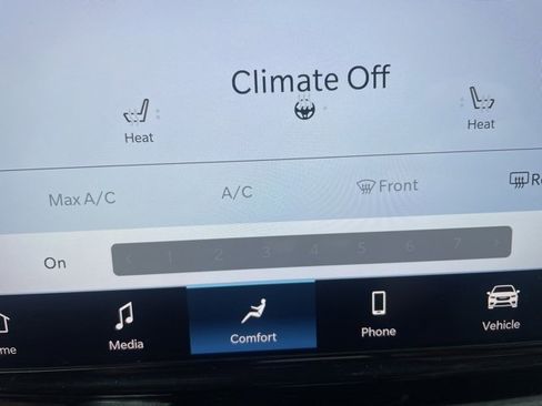 Used 2024 Chrysler Pacifica Touring-L image 26