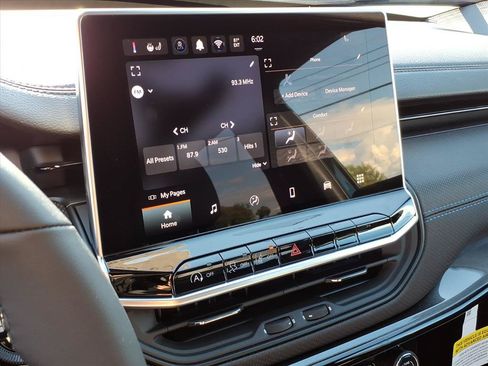 New 2026 Jeep Compass Latitude AWD/4WD image 30