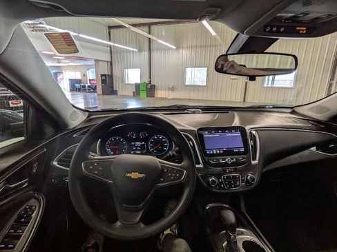 Used 2021 Chevrolet Malibu LT FWD image 6