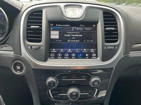 Used 2018 Chrysler 300 Touring w/ Sport Appearance Package image 15