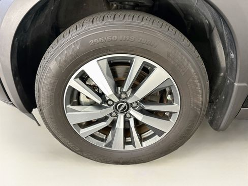 Used 2024 Nissan Pathfinder SL w/ Black Appearance Package AWD/4WD image 37