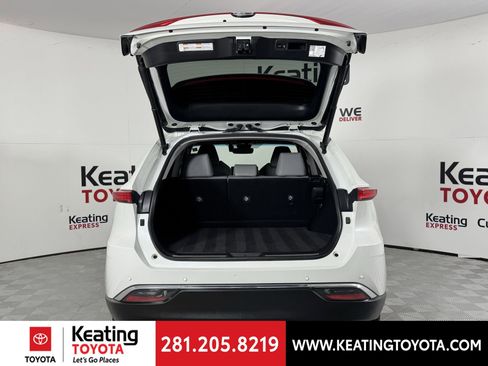 Used 2022 Toyota Venza XLE image 15