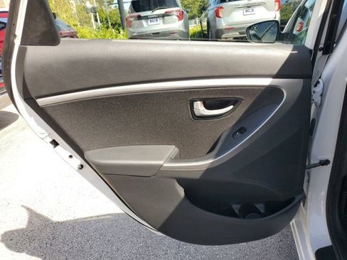 Used 2017 Hyundai Elantra GT image 9