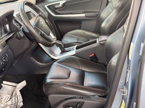 Used 2017 Volvo XC60 T5 FWD image 12