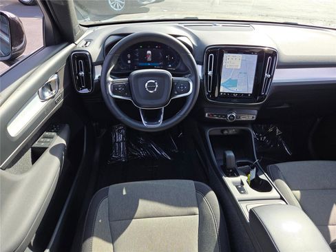 Used 2024 Volvo XC40 B5 Core image 22