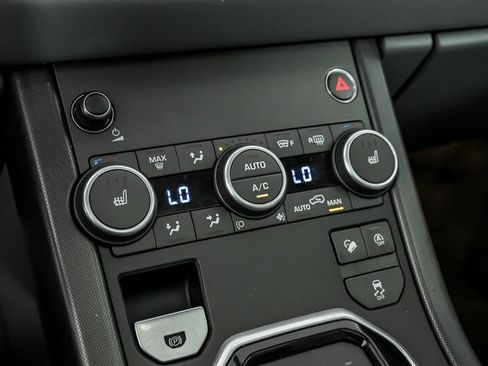 Used 2018 Land Rover Range Rover Evoque SE Premium image 30