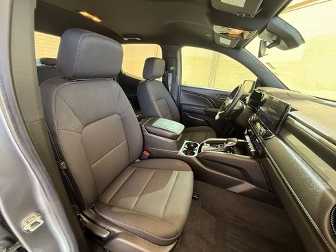 Used 2024 Chevrolet Colorado LT w/ LT Convenience Package image 11