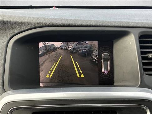 Used 2017 Volvo V60 T5 Cross Country w/ Convenience Package image 16